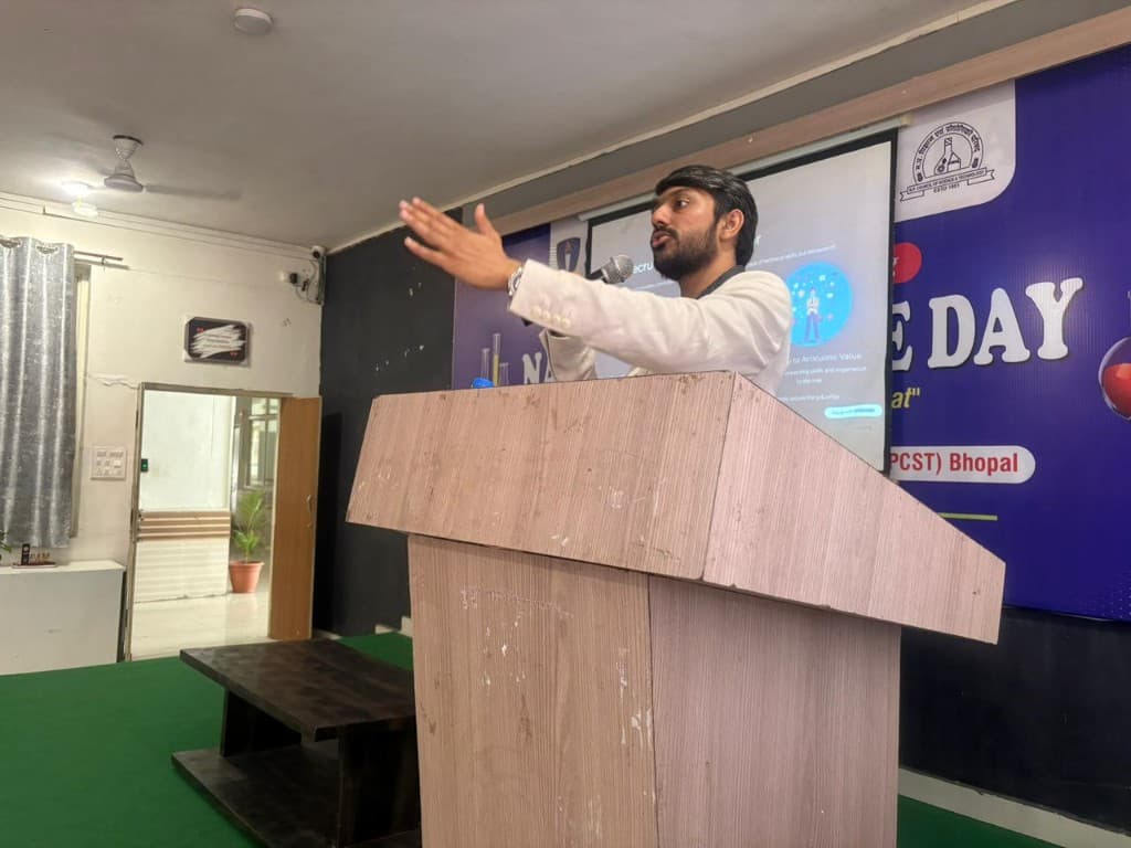 Speaker presenting from the podium at a SoftIQ seminar